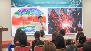 Bác sĩ Nguyễn Quỳnh Ân đào tạo trong buổi Workshop